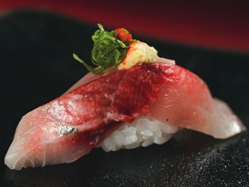 Cris Mori realiza trabalho primoroso no Vinoteca & Sushi