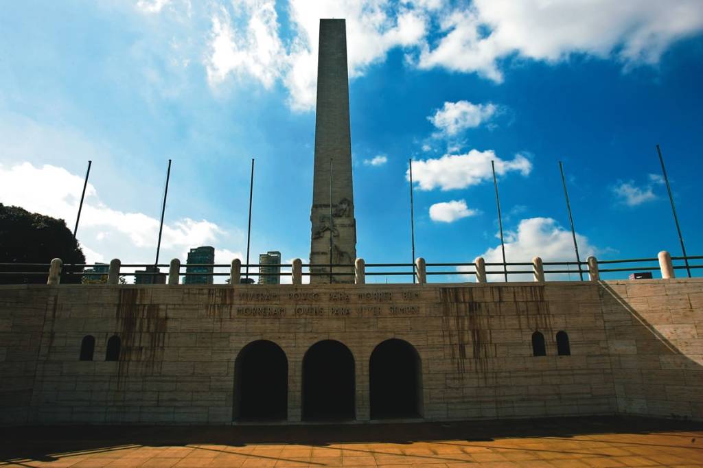 O bonito e maltratado Obelisco do Ibirapuera