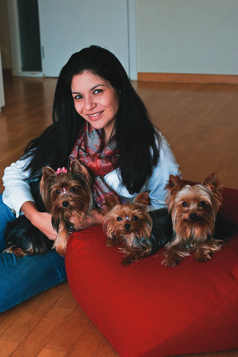 Donos implantam microchips em seus pets