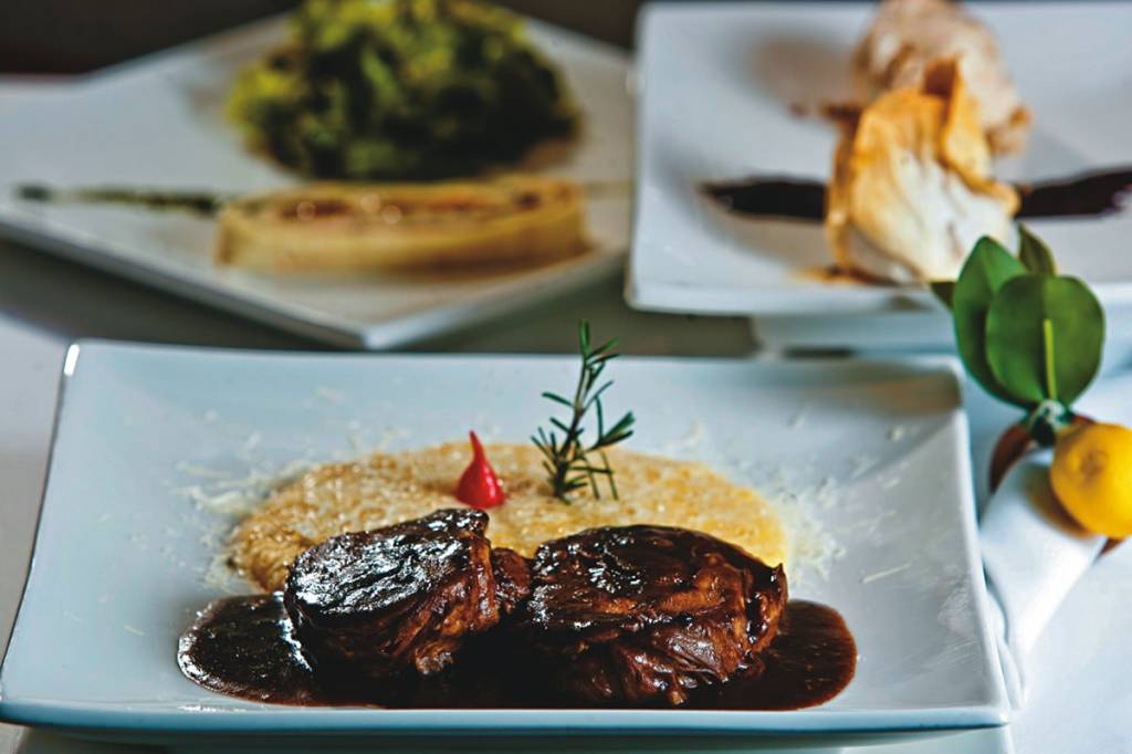 Cinco menus completos de jantar por até R$ 75,00