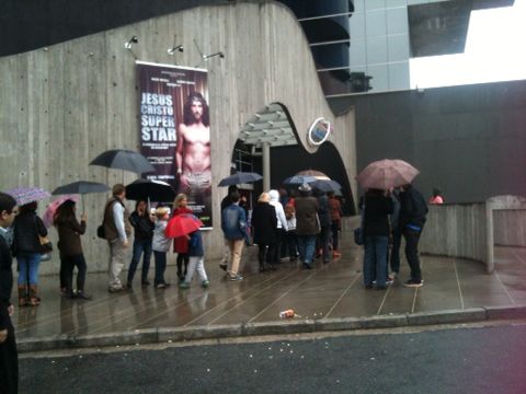 Público espera até 40 minutos para ver mostra de Yayoi Kusama