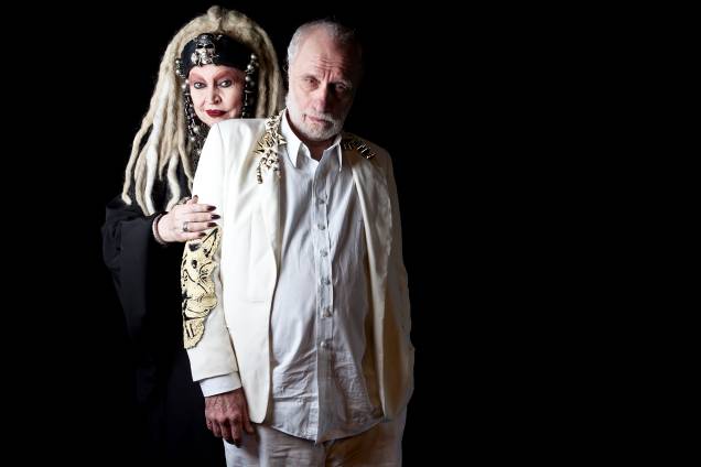 Elke Maravilha e Paulo César Pereio apresentam Krisis no Sesc Bom Retiro Elke Maravilha e Paulo César Pereio apresentam Krisis no Sesc Bom Retiro