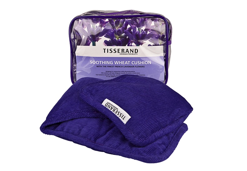 	Almofada relaxante com aroma de lavanda. R$ 277,20. Tisserand Aromatherapy. Rua Cardoso de Almeida, 2468, Perdizes. Tel.: 3081-5217. www.tisserand.com.br