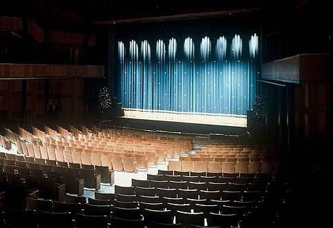 Confira o preço das comidinhas vendidas nos grandes teatros