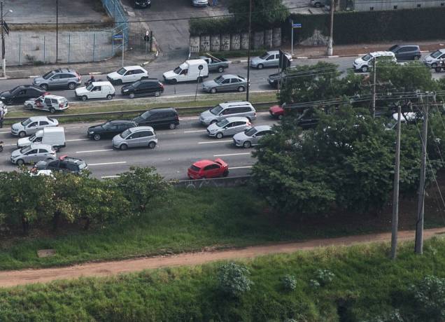 Perseguição policial terminou em tiroteio na Avenida das Nações Unidas nesta quarta-feira (21) Perseguição policial terminou em tiroteio na Avenida das Nações Unidas nesta quarta-feira (21)