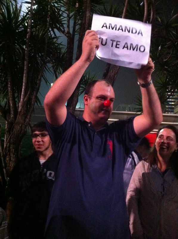 Cartazes vão da revolta à declaração de amor na sétima manifestação