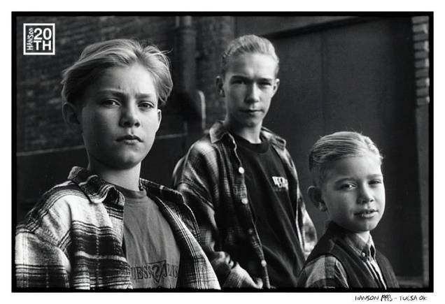 Os meninos, em foto de 1993, na cidade de Tulsa, Oklahoma, onde nasceram Os meninos, em foto de 1993, na cidade de Tulsa, Oklahoma, onde nasceram
