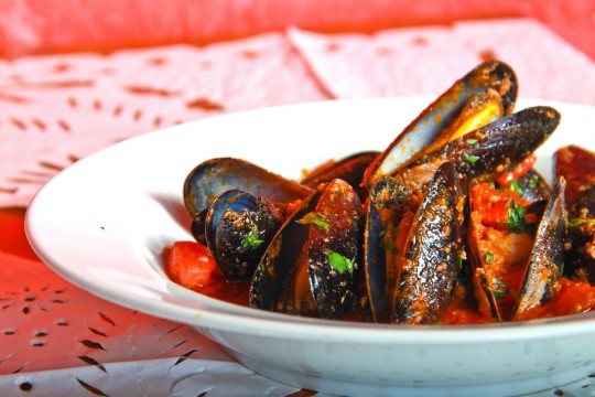 Obá celebra Iemanjá com pratos à base de peixes e frutos do mar