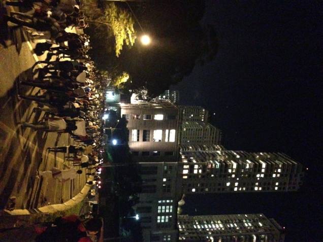 19h54: manifestantes caminham pela Marginal Pinheiros em direção à Ponte Estaiada 19h54: manifestantes caminham pela Marginal Pinheiros em direção à Ponte Estaiada