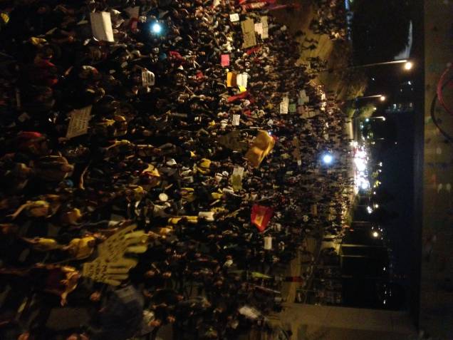 18h52: manifestantes entram na Marginal Pinheiros 18h52: manifestantes entram na Marginal Pinheiros