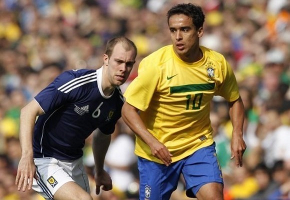 Jadson não se considera “surpresa” na seleção de Felipão