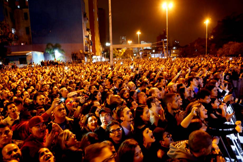 	O público no show do Ira! durante a Virada Cultural 2014