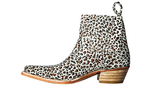 	Estampa animal. A print de on&ccedil;a deixa fashion o modelo feito sob medida.R$ 690,00. Walt&atilde;o Boots, Rua Doutor Eduardo de Souza Aranha, 280,Vila Nova Concei&ccedil;&atilde;o, tel.: 3845-2157.
