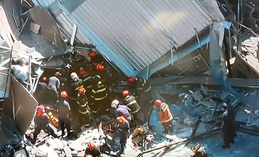 Estande de vendas desaba e deixa vítimas