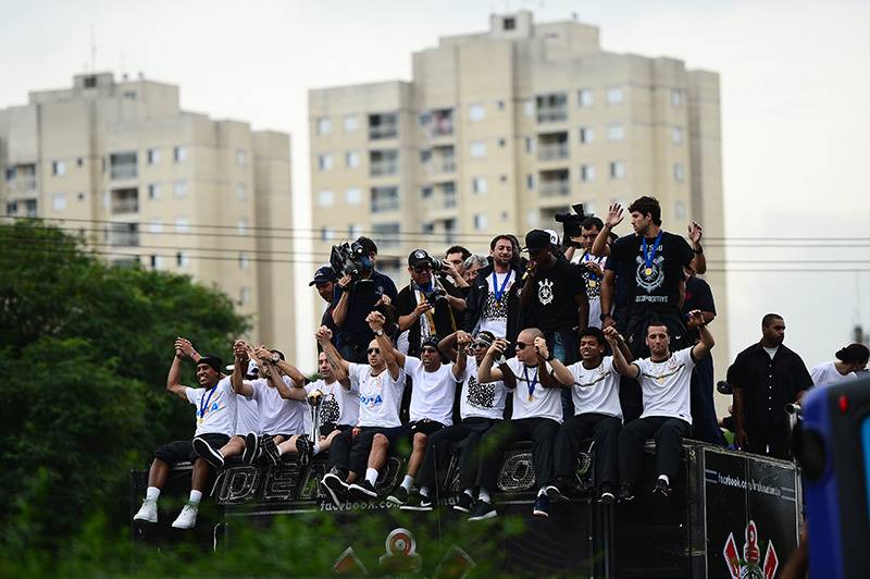 Os jogadores fizeram quest&atilde;o de agradecer ao apoio da torcida