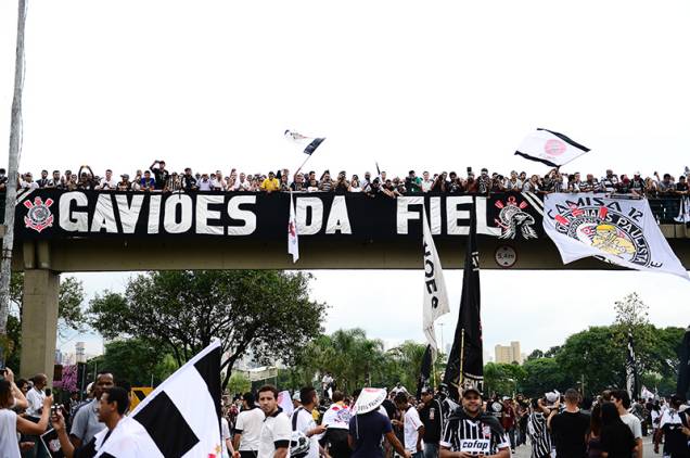 A escola de samba Gaviões da Fiel comandou parte da festa do Timão A escola de samba Gaviões da Fiel comandou parte da festa do Timão