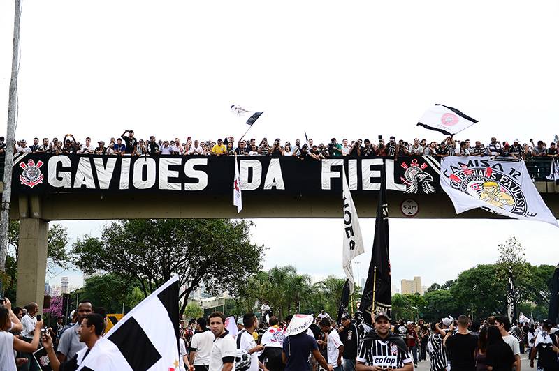 A escola de samba Gavi&otilde;es da Fiel comandou parte da festa do Tim&atilde;o