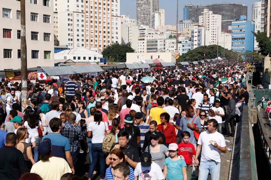 O público na edição da feira O Mercado durante a Virada Cultural 2014