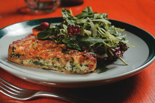 Quiche com salada, do Tavares - comidinhas - 2234
