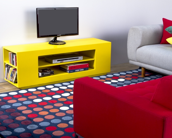 O mais pedido: rack Masp (R$ 599,00, amarelo ou vermelho) é um dos mais pedidos O mais pedido: rack Masp (R$ 599,00, amarelo ou vermelho) é um dos mais pedidos