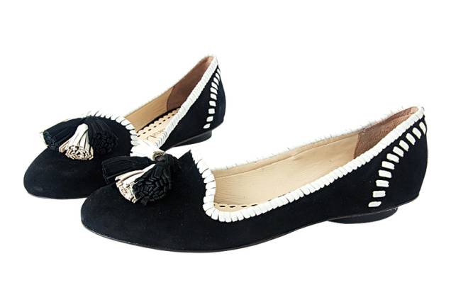 Slippers. De camurça, R$ 398,99 o par. Tatiana Loureiro, Shopping Higienópolis, tel: 3662-3715. www.tatianaloureiro.com.br. Slippers. De camurça, R$ 398,99 o par. Tatiana Loureiro, Shopping Higienópolis, tel: 3662-3715. www.tatianaloureiro.com.br.