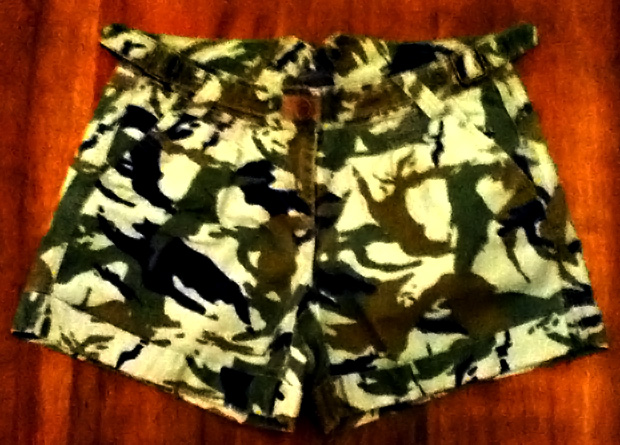 Short. Preço: R$ 15,00 Short. Preço: R$ 15,00
