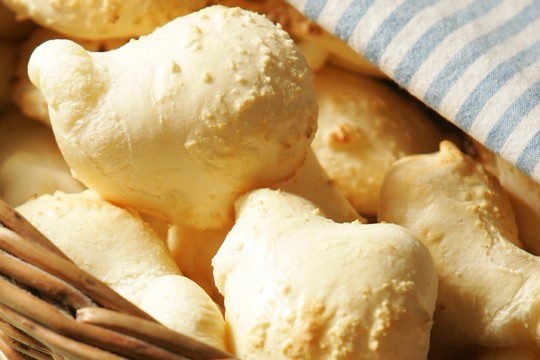 Saiba onde comer deliciosos pães de queijo