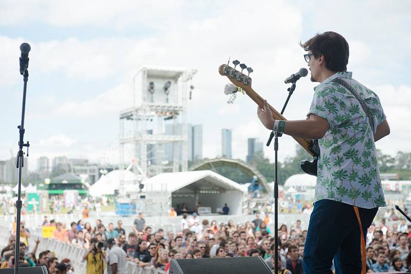 Holger lança “Ilhabela” no Sesc Pompeia com palhinha de Karol Conka