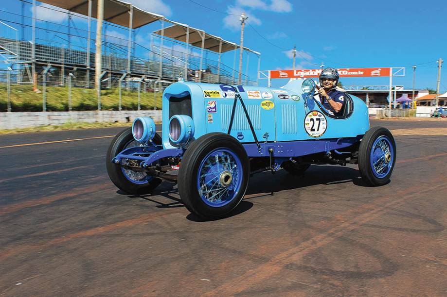 O Lincoln do Piquet: o ex-piloto domina a competição com seu modelo V8 de corrida O Lincoln do Piquet: o ex-piloto domina a competição com seu modelo V8 de corrida