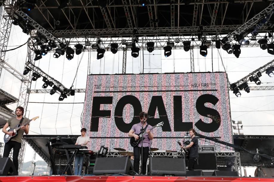 Foals: Até as faixas do disco novo "Holy Fire", como as ótimas Inhaler" e "My Number", foram cantadas do início ao fim, aos gritos, por um fã-clube cada vez mais numeroso