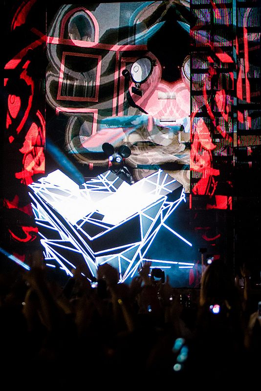 Deadmau5: capacetes de rato equipados com luzes LED Deadmau5: capacetes de rato equipados com luzes LED