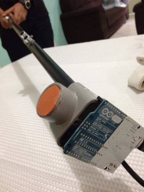 Olho virtual: estudantes cariocas criam bengala capaz de detectar obstáculos no caminho e emitir alerta para o usuário Olho virtual: estudantes cariocas criam bengala capaz de detectar obstáculos no caminho e emitir alerta para o usuário