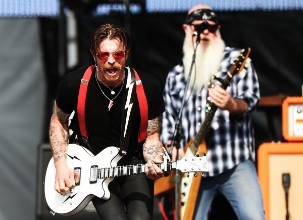 Eagles of Death Metal: show bem humorado parecia um número de stand-up comedy