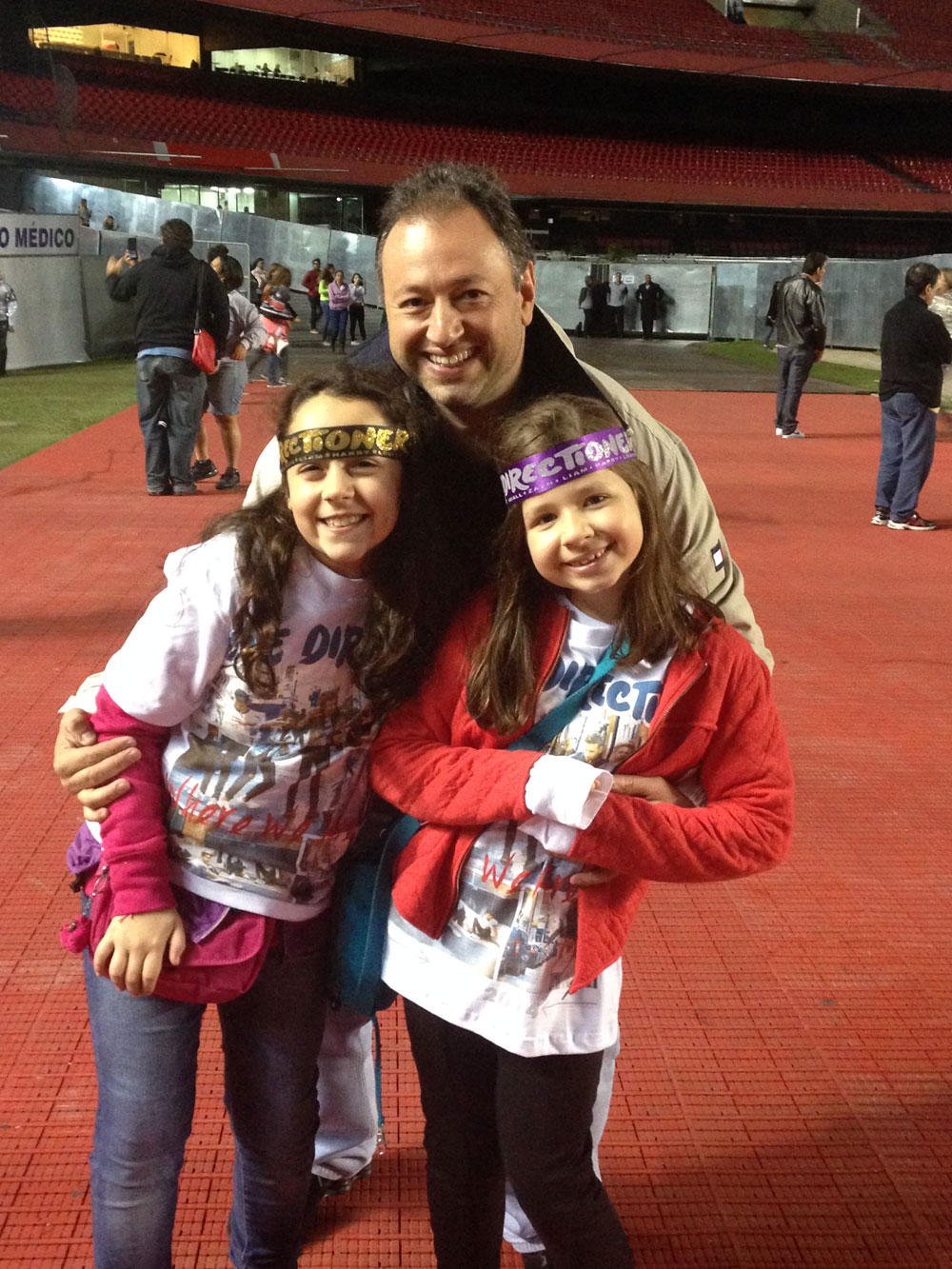 Fãs de One Direction vão de adolescentes histéricas a marmanjos