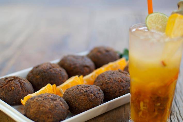 Avaliamos porções de bolinho de feijoada de três bares