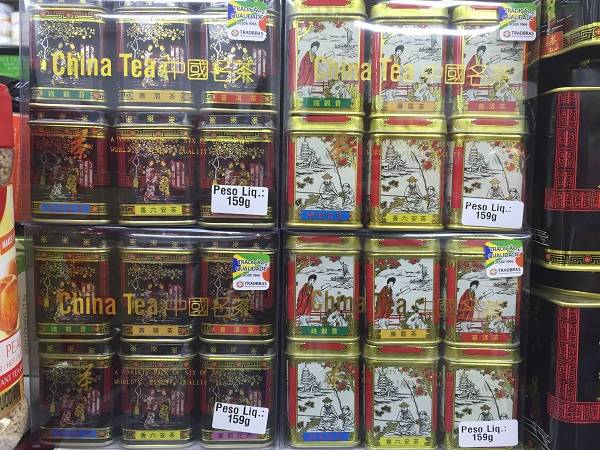 Ch&aacute; chin&ecirc;s (31 reais o conjunto &agrave; esquerda e 32,40 reais o conjunto &agrave; direita)