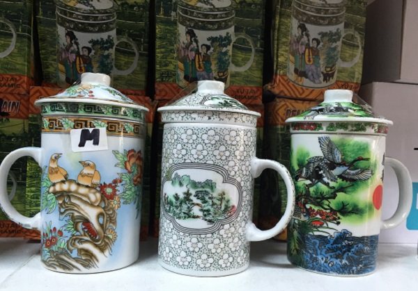 Caneca de porcelana com coador (25 reais) Caneca de porcelana com coador (25 reais)