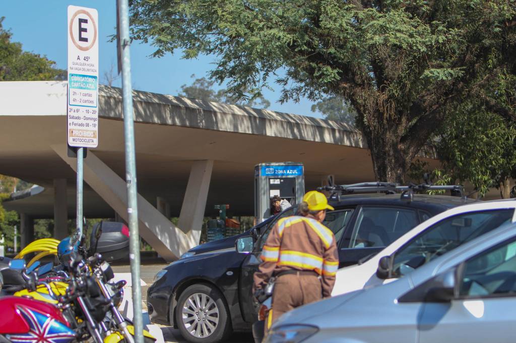 Prefeitura assina contrato para concessão da Zona Azul