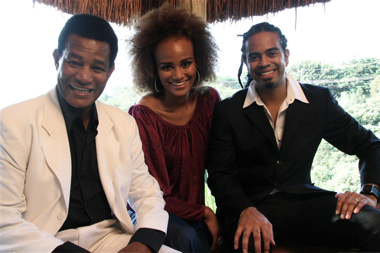 O último disco de Jair Rodrigues, o duplo Samba Mesmo, foi produzido pelo filho, Jair Oliveira. Luciana Mello também realizou parcerias com o pai ao longo da carreira. O último disco de Jair Rodrigues, o duplo Samba Mesmo, foi produzido pelo filho, Jair Oliveira. Luciana Mello também realizou parcerias com o pai ao longo da carreira.