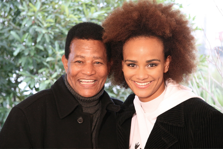 A filha Luciana Mello também escolheu seguir uma carreira musical A filha Luciana Mello também escolheu seguir uma carreira musical