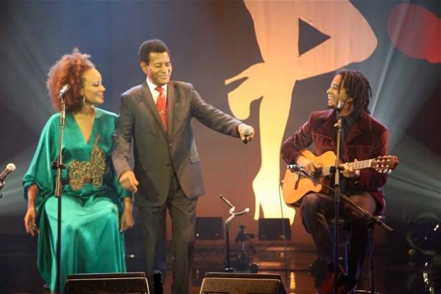 Em um show com os filhos Luciana Mello e Jair Oliveira Em um show com os filhos Luciana Mello e Jair Oliveira