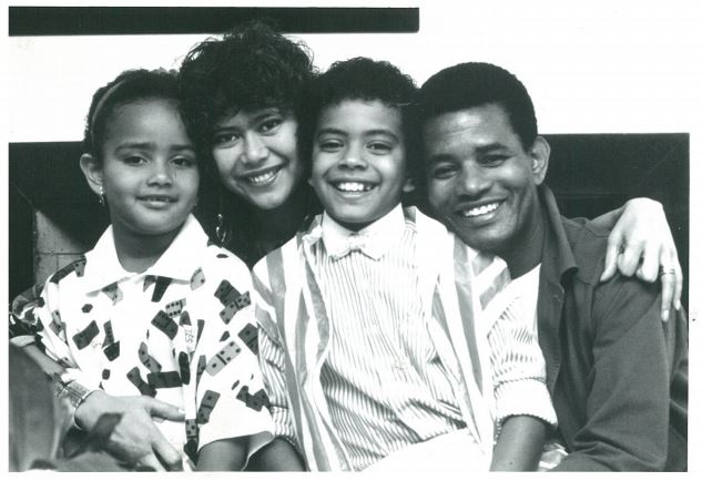 Jair Rodrigues, com a mulher Claudine e os filhos Luciana e Jairzinho - 21/11/1985 Jair Rodrigues, com a mulher Claudine e os filhos Luciana e Jairzinho - 21/11/1985