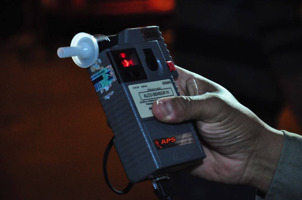 Blitz do Detran fiscalizou quase 300 motoristas nesta madrugada