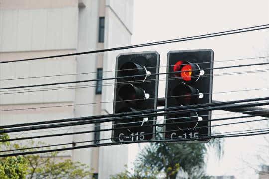 Capital tem quase 100 semáforos com problemas na manhã desta quarta