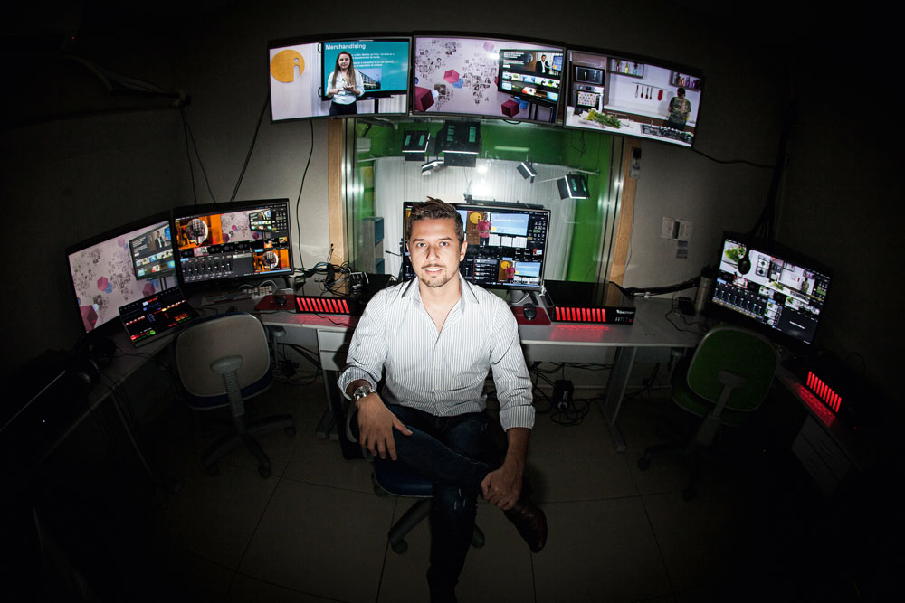 Empresas cobram mensalidade para acesso ilimitado a cursos on-line