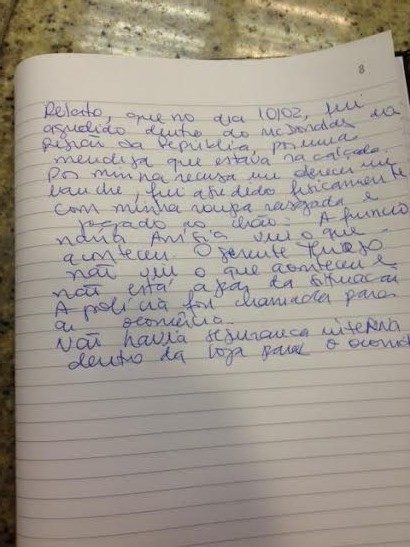 Ele disse ter escrito uma reclamação em um livro da loja Ele disse ter escrito uma reclamação em um livro da loja