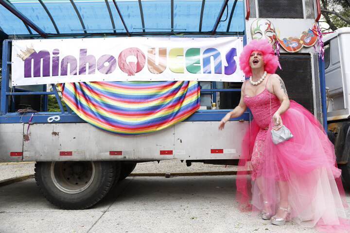 Carro de som do blobo Minhoqueens, que desfilou no centro da cidade