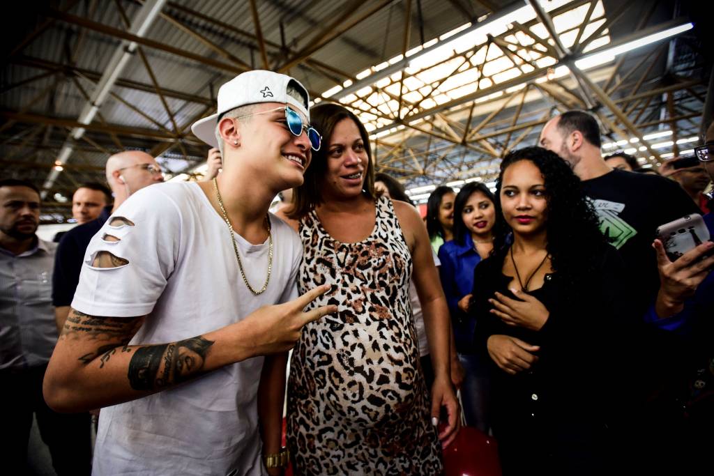 MC Gui deu uma palhinha de seu sucesso Sonhar na esta&ccedil;&atilde;o Tatuap&eacute;