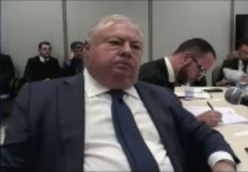 Delator da Lava Jato deixa restaurante em Angra sob xingamentos