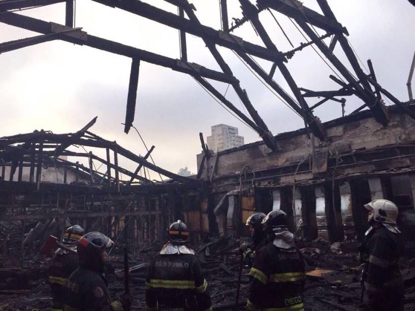 Imagens do Museu da Língua Portuguesa após o incêndio